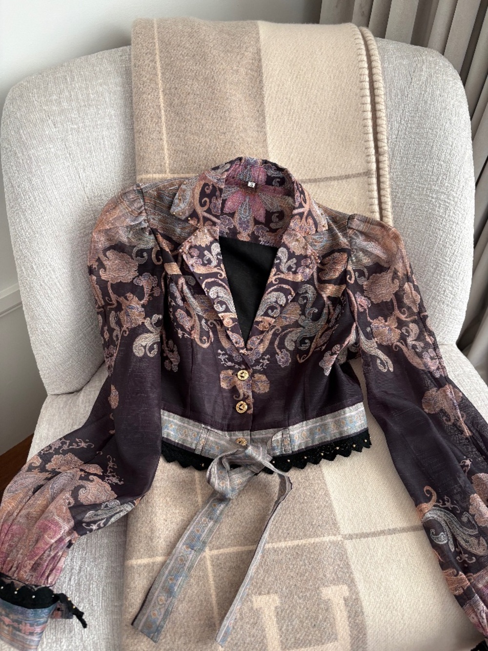 Top with front button size Small